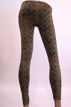 Load image into Gallery viewer, Snake Printed Leggings
