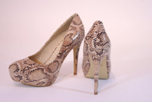 Load image into Gallery viewer, Shammy High Heels
