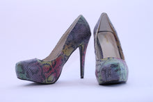 Load image into Gallery viewer, SNAKE BETSY PUMPS
