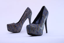 Load image into Gallery viewer, SNAKE BETSY PUMPS
