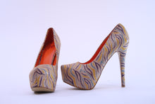 Load image into Gallery viewer, SNAKE BETSY PUMPS
