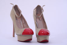 Load image into Gallery viewer, Lip Game Platform High Heels
