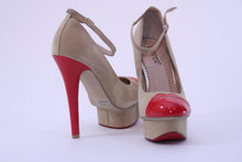 Load image into Gallery viewer, Lip Game Platform High Heels
