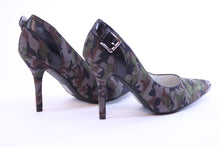Load image into Gallery viewer, Camouflage High Heel Love
