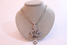Load image into Gallery viewer, Rose Gem Love Necklace

