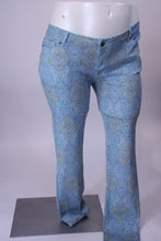 Load image into Gallery viewer, Fonda Flower Jeans (Plus Size)
