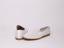 Load image into Gallery viewer, Vina Flat Shoes

